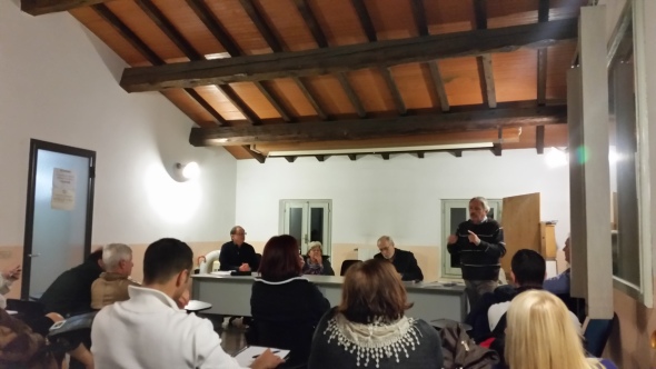 Foto Proloco con Bruno palma in piedi che espone alla platea