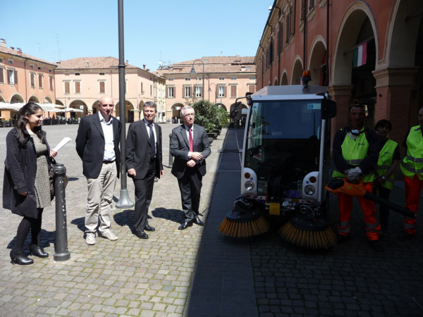 Esterna con nuovo mezzo