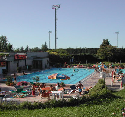 piscina spezzano