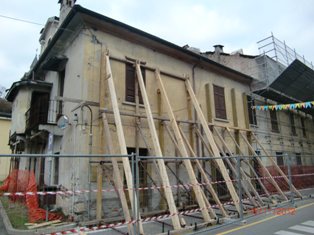 monitoraggio fessure edificio pericolante a rischio di crollo 02
