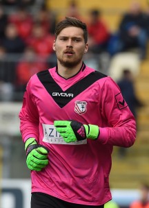 MODENA, ITALY - MARCH 13: Goalkeeper of Carpi FC , Vid Belec looks during the Serie A match between Carpi FC and Frosinone Calcio at Alberto Braglia Stadium on March 13, 2016 in Modena, Italy. (Photo by Pier Marco Tacca/Getty Images)