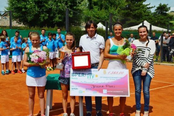 Singolare Femminile a sx Jessica Pieri, a dx Martina Spigarelli con il Presidente Sporting Emanuel Manfredini e l'Assessore allo Sport del Comune di Sassuolo Giulia Pigoni