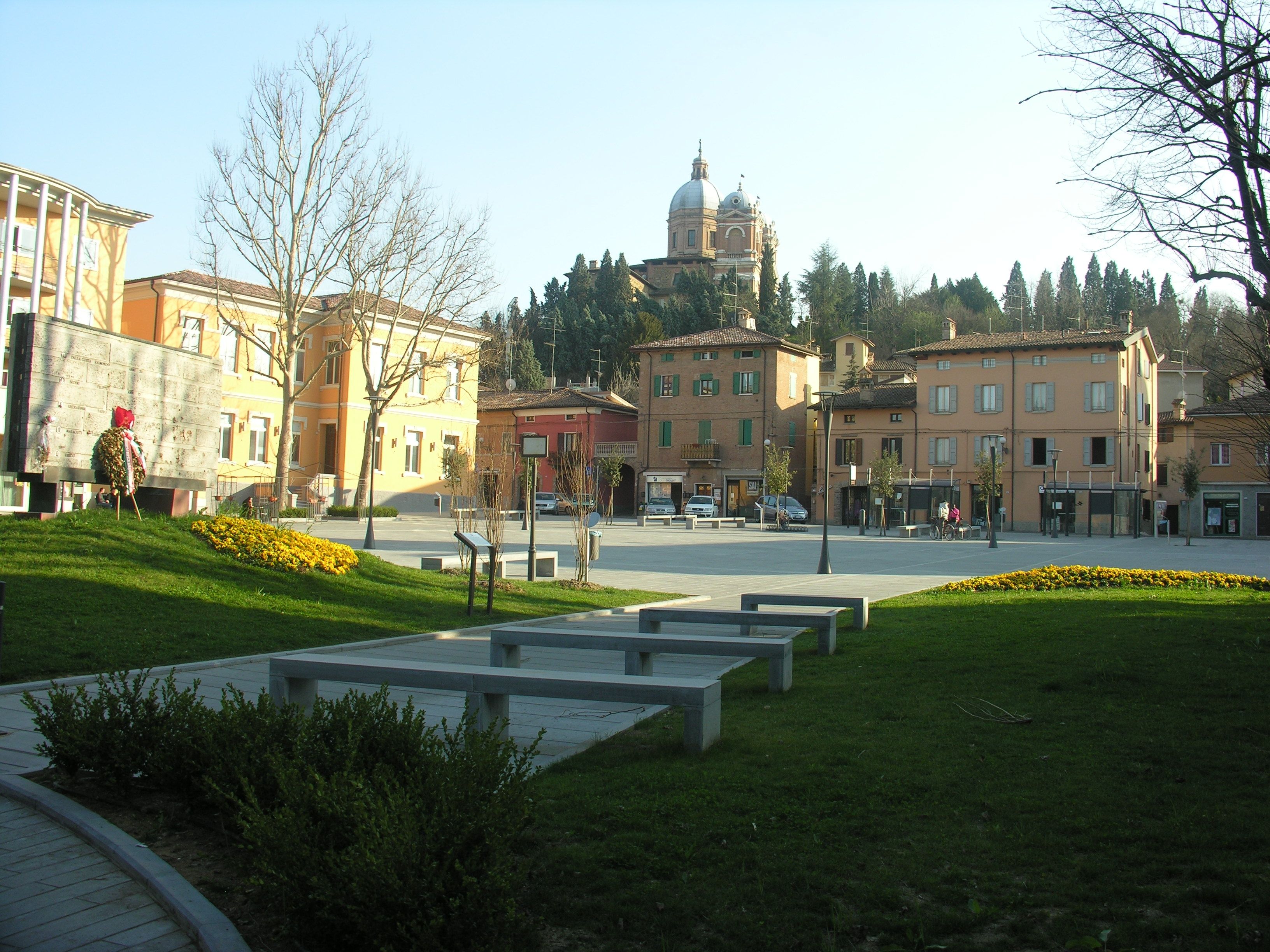 piazza-ciro-menotti-2