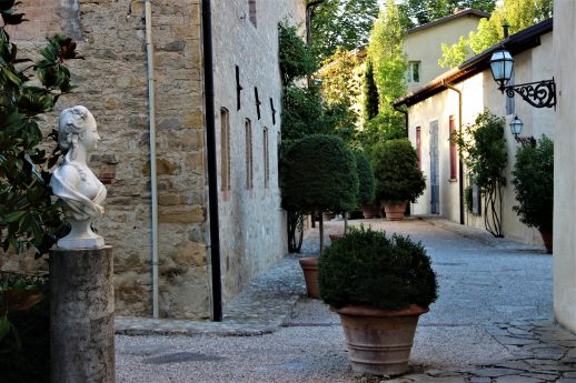 Sabato 6 giugno su RAI5 la lezione/concerto “Il Pathos”  Registrata nel Borgo delle Viole di Castellarano