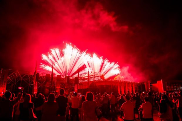 La Notte Rossa scalda i motori Sabato 16 giugno a Maranello la settima edizione della grande kermesse: motori e spettacoli nella città della Ferrari. In piazza un museo a cielo aperto con vetture leggendarie