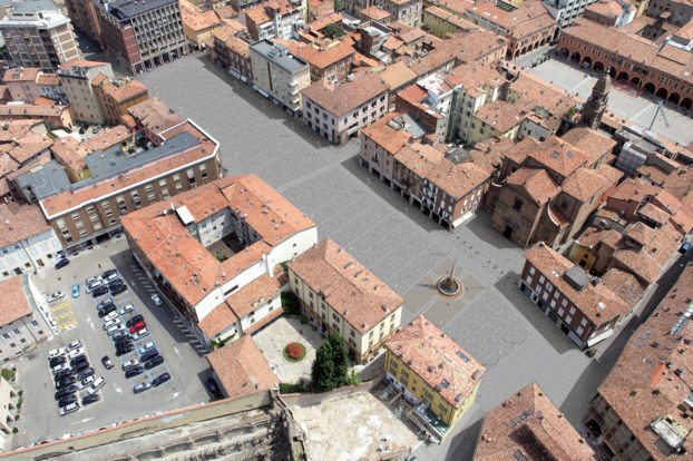 Il Sindaco di Sassuolo Gian Francesco Menani annuncia il completamento dei lavori di ristrutturazione di Piazza Grande e della rotonda di San Michele