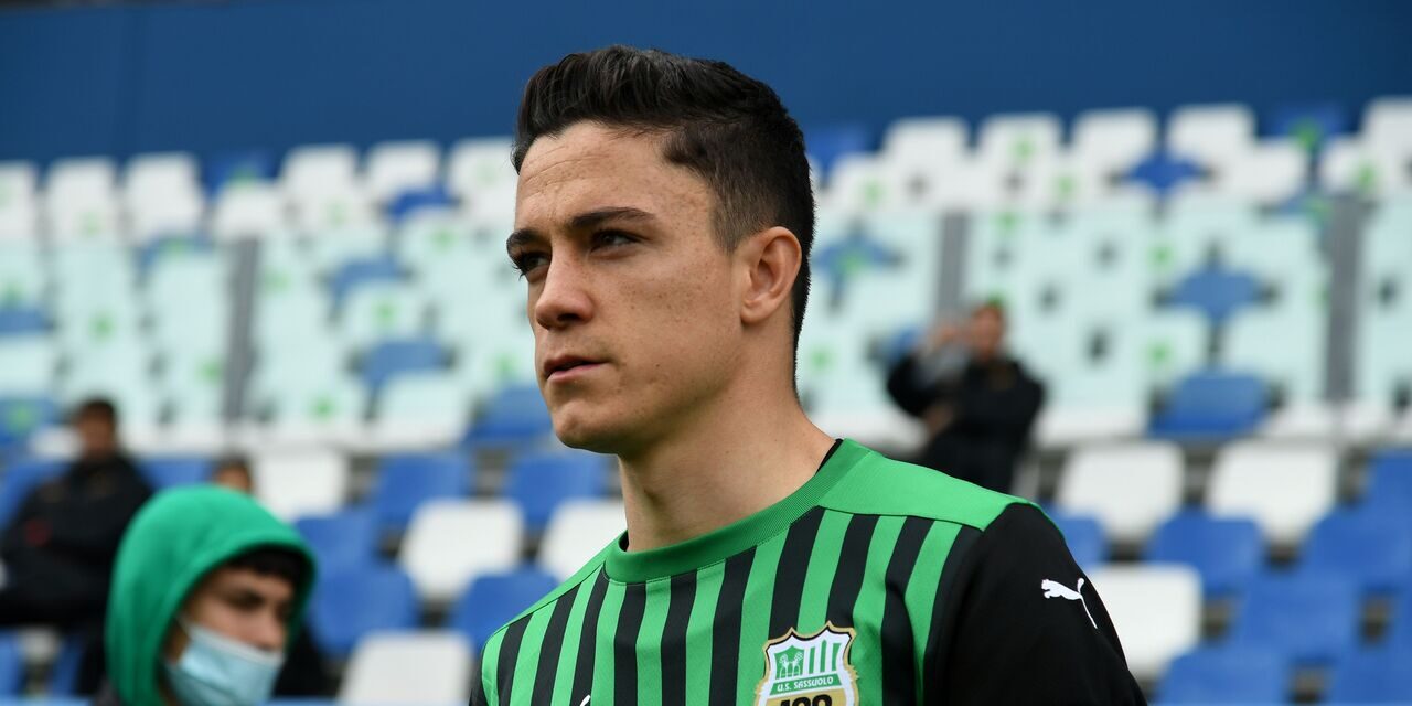 Raspadori sempre più vicino al Napoli per sostituire Mertens; in entrata prende forma l’idea Pinamonti