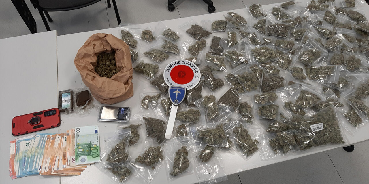 UN ARRESTO ED IL SEQUESTRO DI MARIJUANA, HASHISH E DENARO CONTANTE
