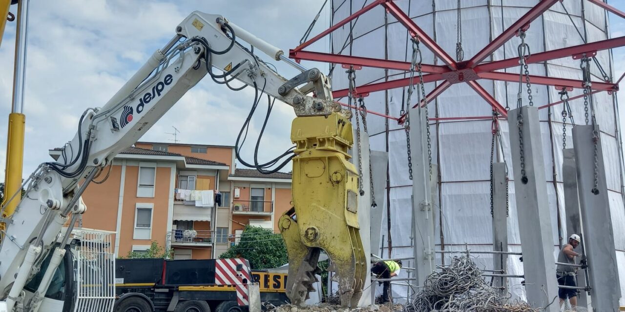 IN CONCLUSIONE LA DEMOLIZIONE DELAL TORRE PIEZOMETRICA