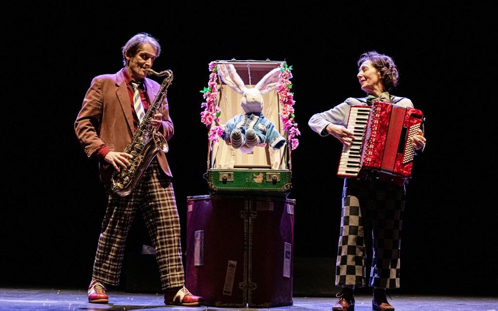 In piazzetta musica e magia con il coniglio Edoardo