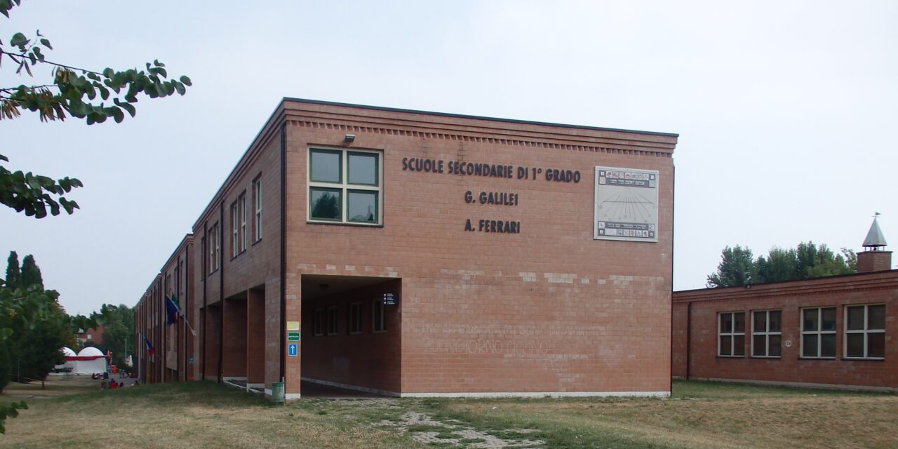 EDILIZIA SCOLASTICA, INTERCETTATI FONDI PER LA MATERNA AGAZZI  OLTRE UN MILIONE DI EURO PER LA RIQUALIFICAZIONE DI TRE EDIFICI  Finanziato e approvato anche il progetto antisismico per le medie Galilei.  Proseguono i lavori alle Cassiani e al nido Aquilone, pronti per settembre.