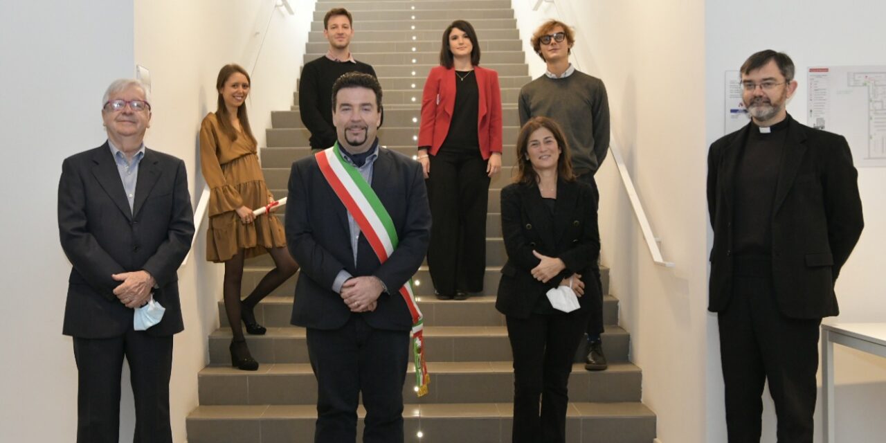 CINQUE BORSE DI STUDIO PER STUDENTI E LAUREATI
