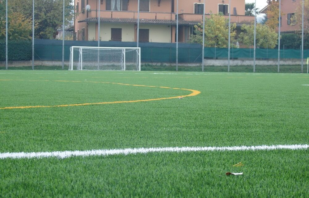 GORZANO, SABATO L’EX AZZURRO DAMIANO TOMMASI  INAUGURA IL CAMPO DA CALCIO IN ERBA SINTETICA:  MARANELLO SPORT E LA GIUNTA FESTEGGIANO CON I GIOVANI ATLETI