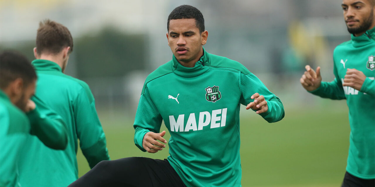 Sassuolo al lavoro con una doppia seduta, Goldaniga in uscita verso di Cagliari