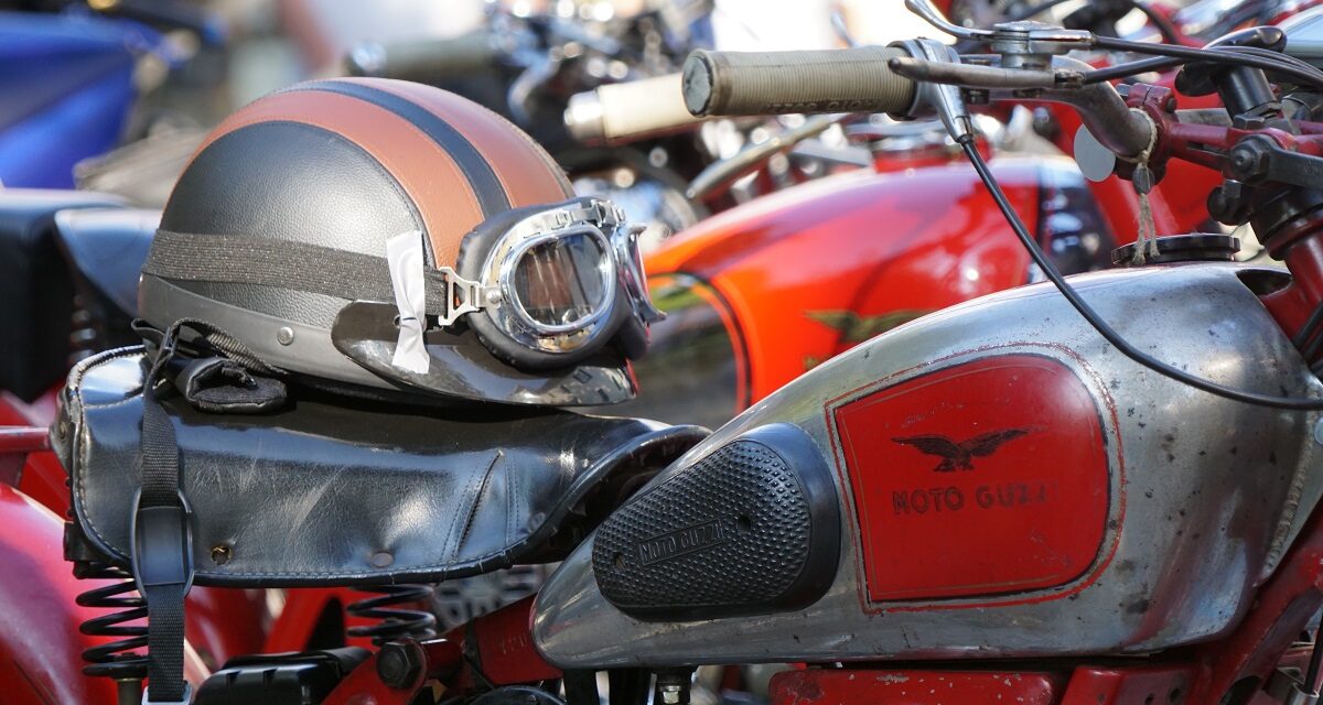 Le Moto Guzzi in piazza per i cento anni del marchio