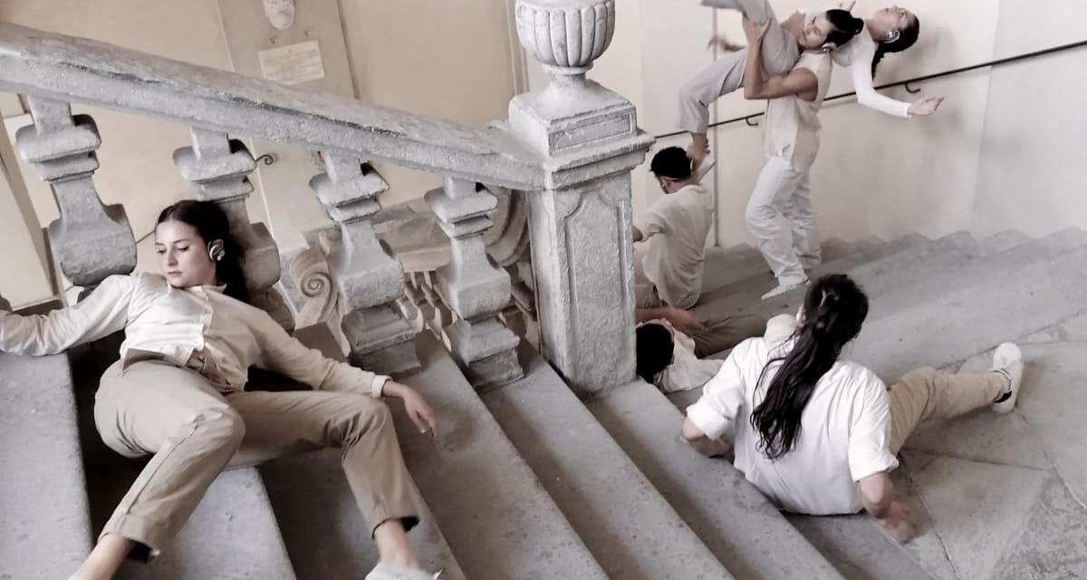 SABATO 23 E DOMENICA 24 NEL BORGO ANTICO DI CASTELLARANO A[1]BIT, PERFORMANCE ITINERANTE SITE-SPECIFIC DELLA COMPAGNIA SANPAPIÈ