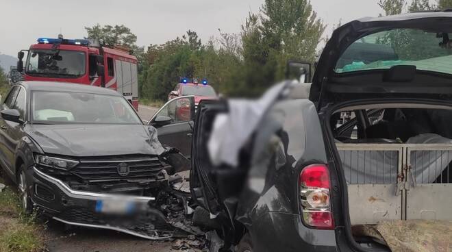 Tragico incidente lungo via Radici Nord dagli esiti mortali