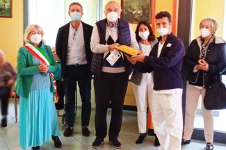 Un defibrillatore per l’Opera Pia Castiglioni grazie all’impegno di Meridiana Solidarietà Onlus e H&M4L