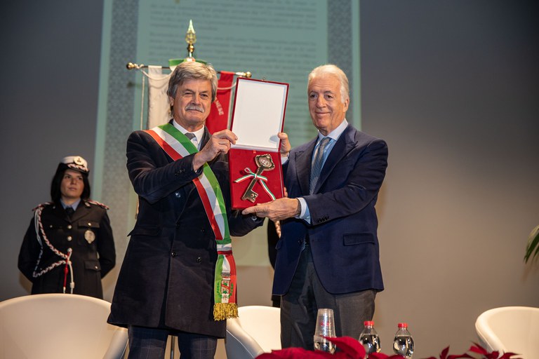 In mattinata, consegnate le chiavi della città di Fiorano a Piero Ferrari