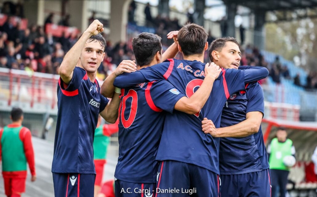 Il Carpi vince e rimane a 2 punti dalla vetta