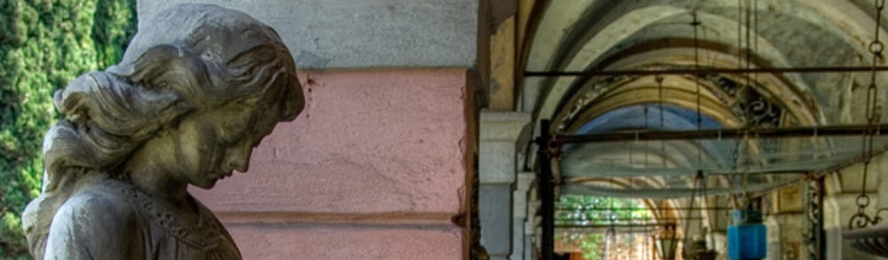 LA CITTÀ SPECCHIATA, SABATO AL CIMITERO DI SAN PROSPERO