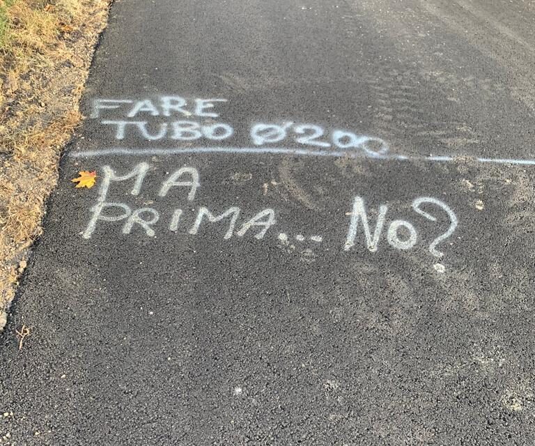 Scritte malevole in via Fiandri
