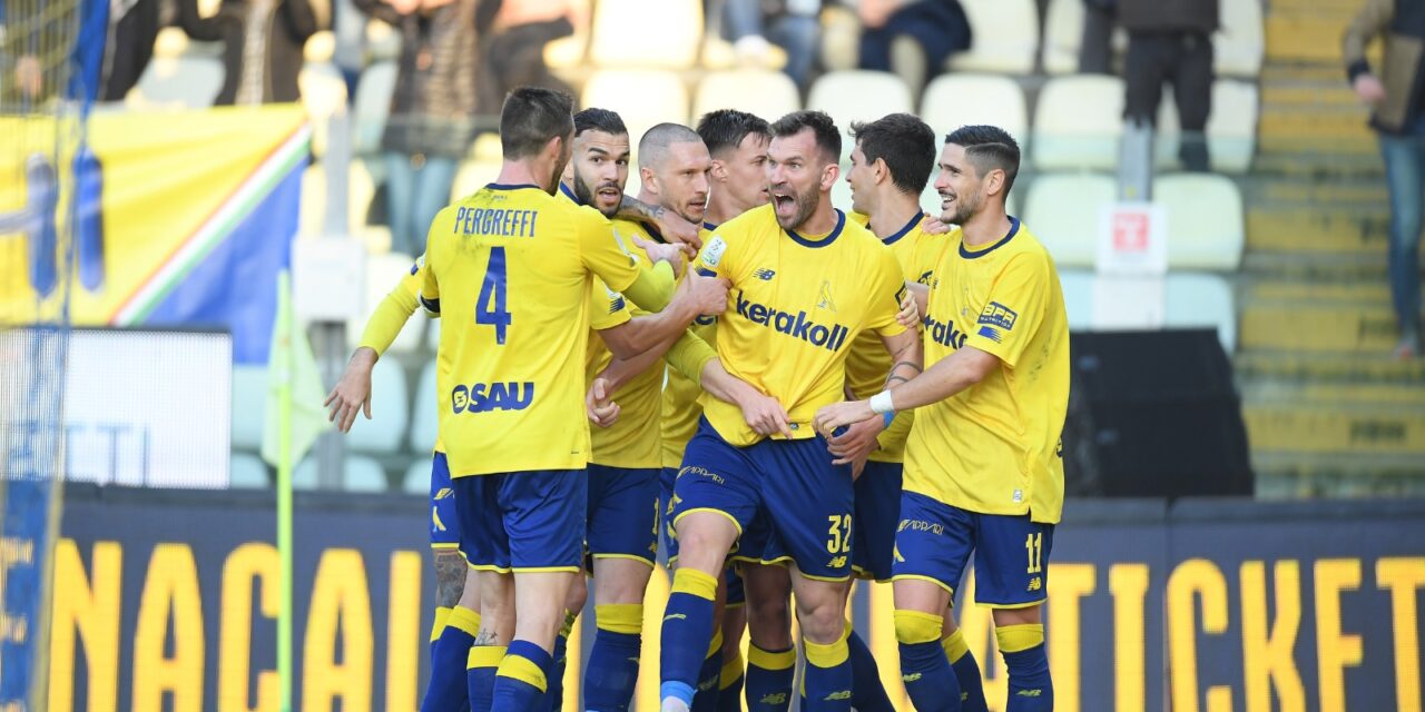 Il Modena tiene testa al Genoa, grande prestazione canarina