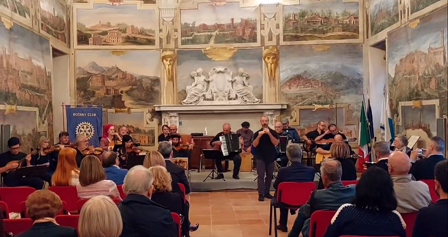 Musica popolare da ballare e ascoltare in piazza a Fiorano