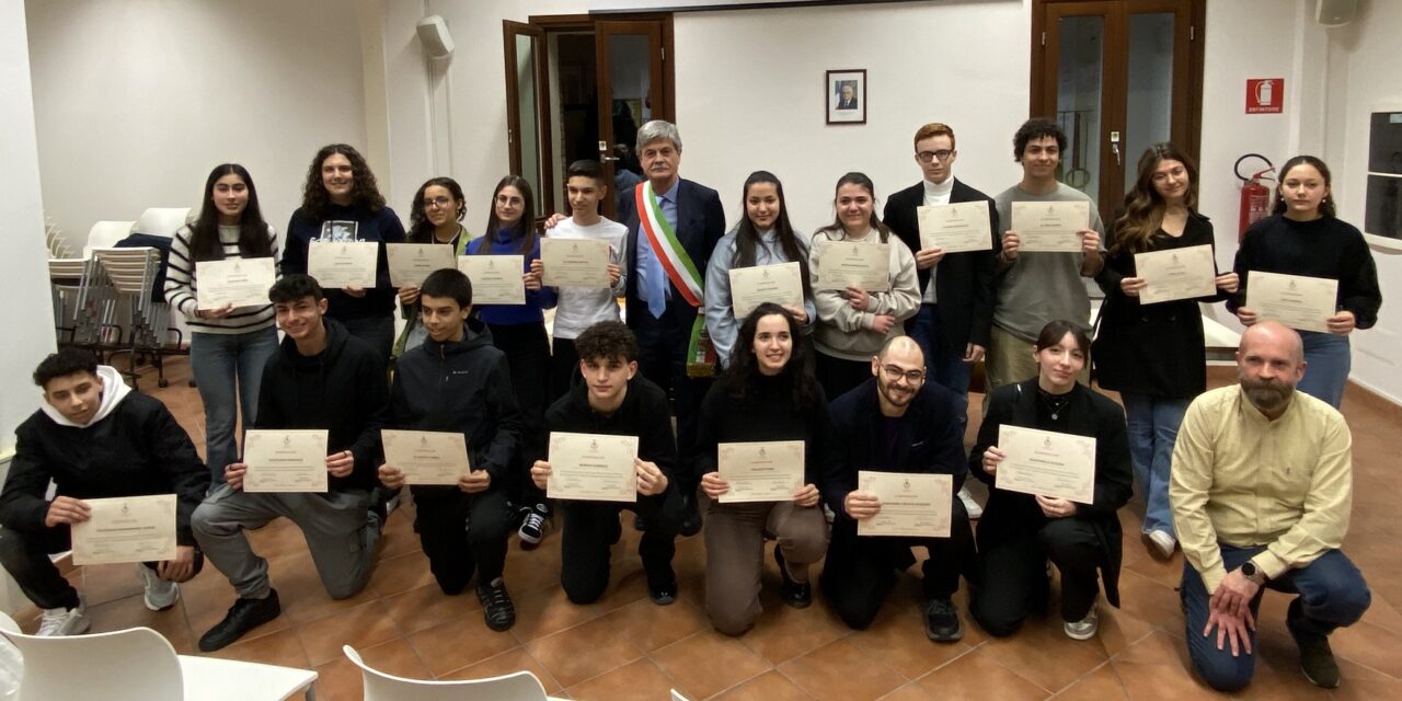 Consegnate 30 borse di studio a studenti fioranesi
