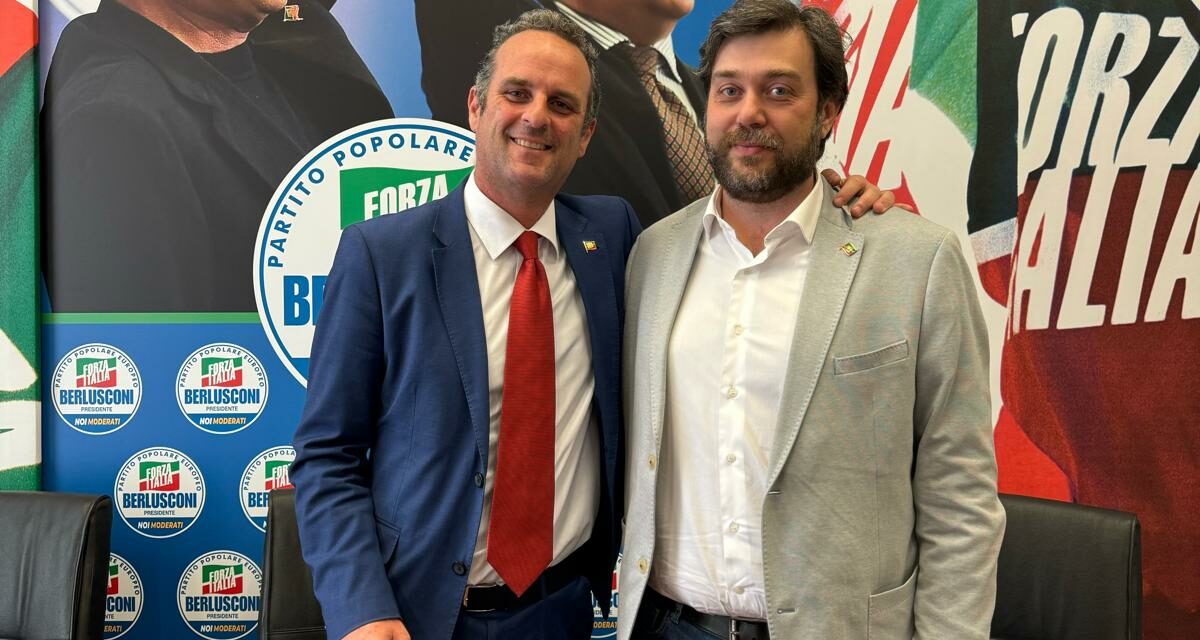 ROMA / Antonio Platis firma l’accettazione di candidatura per le elezioni europee nel collegio nord est.