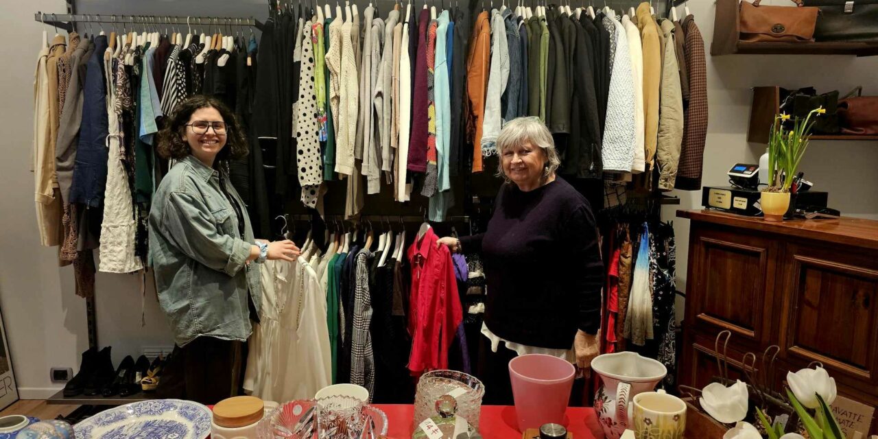 “Dinuovo sotto la Ghirlandina”: speciale sfilata di moda per l’inaugurazione della nuova sede del Dinuovo Charity shop di Porta Aperta 