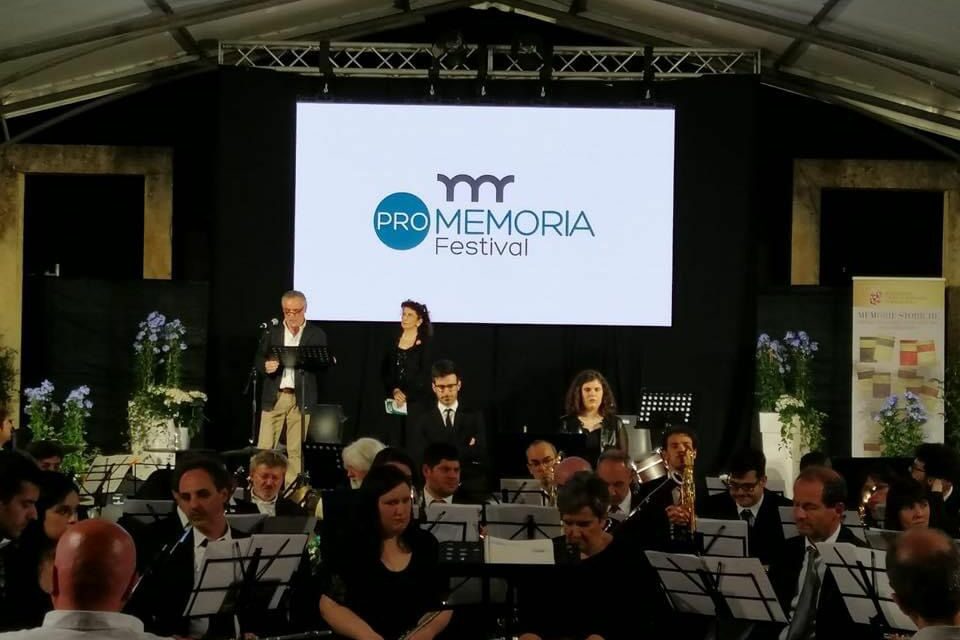 “IL BUE CHE DA DEL CORNUTO ALL’ASINO”