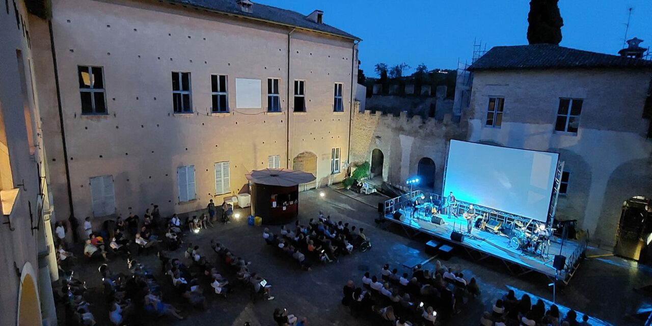 Cinema sotto le stelle e Note di notte al castello di Spezzano