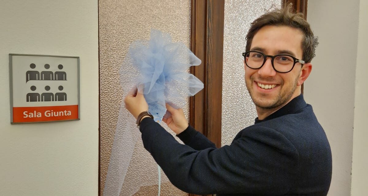 FIOCCO AZZURRO IN GIUNTA
