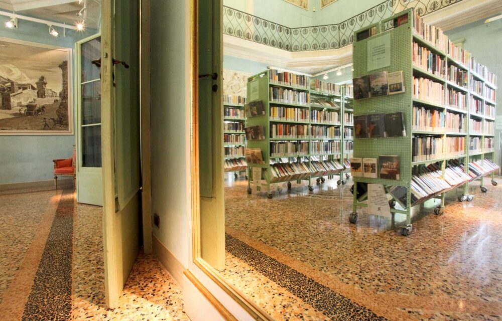 Cresce la biblioteca