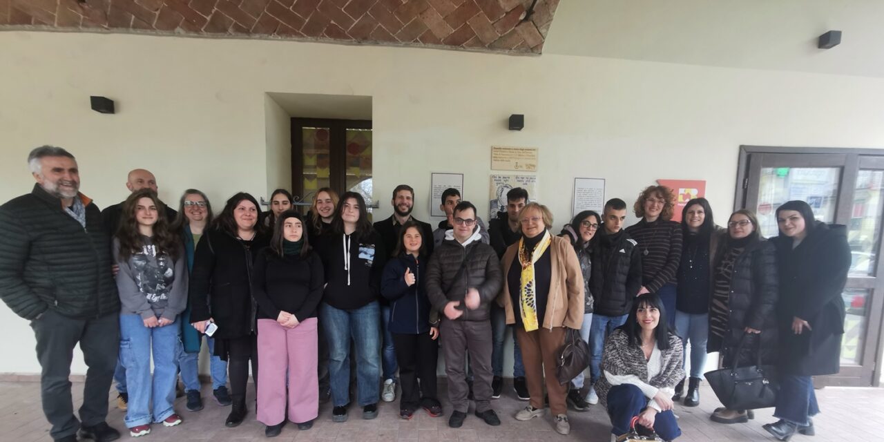 A Spezzano la piastrella dedicata ai giudici Falcone e Borsellino