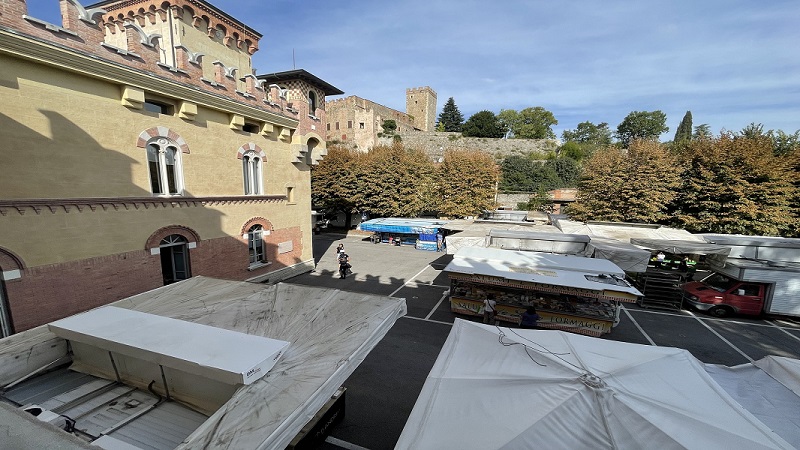 Mercato settimanale di giovedì 1 maggio
