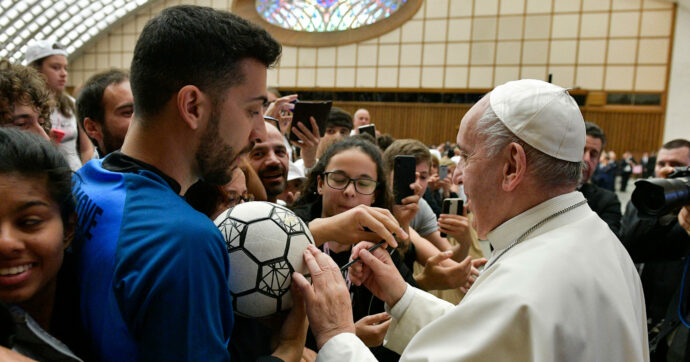 Il mondo piange Papa Francesco, lo sport italiano si ferma