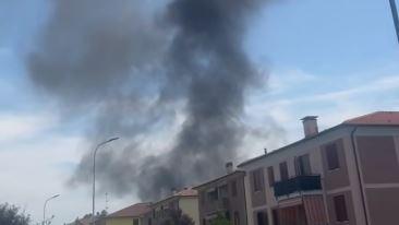 Vasto incendio in via Molino a Roteglia, nessun ferito