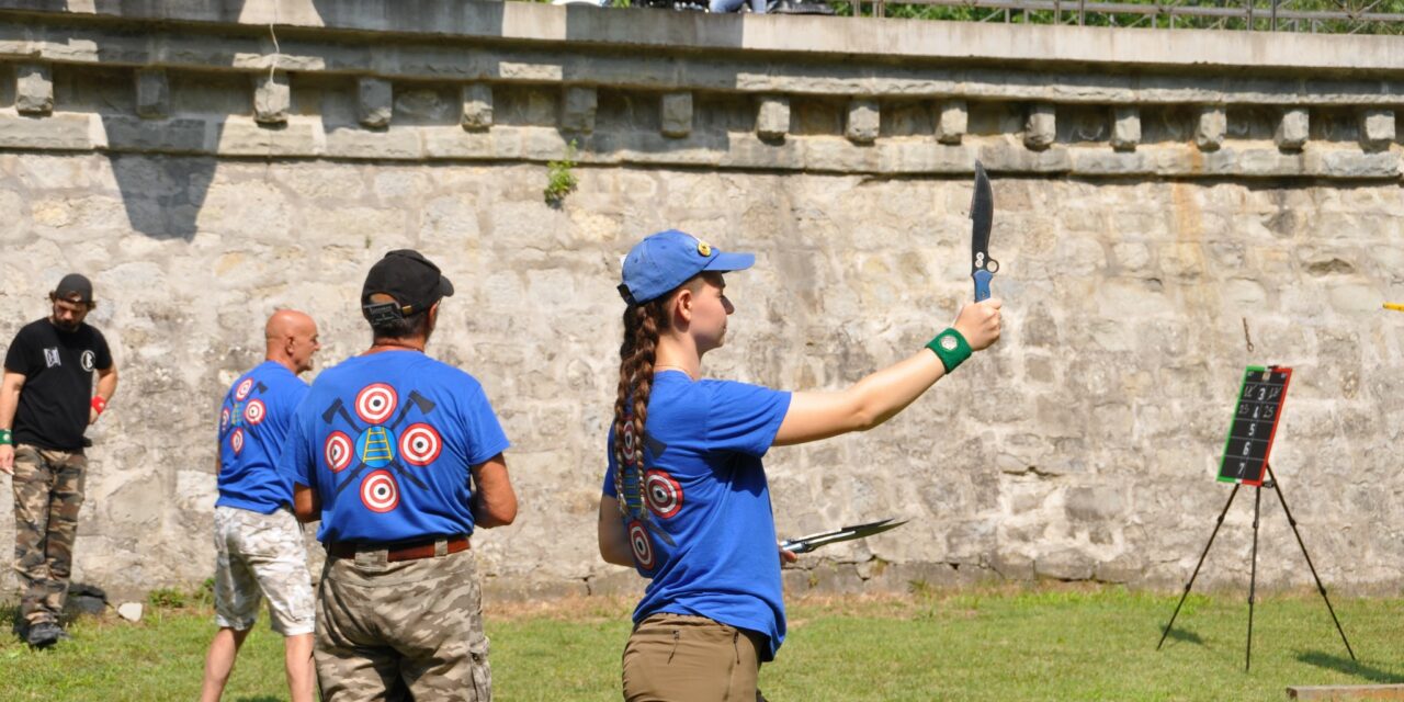 Lancio di coltelli e asce ai piedi dei Sassi di Roccamalatina: successo per la seconda edizione della Bodomar Challenge