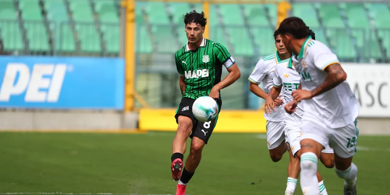 Il Sassuolo in 10 cede il passo, Roma corsara