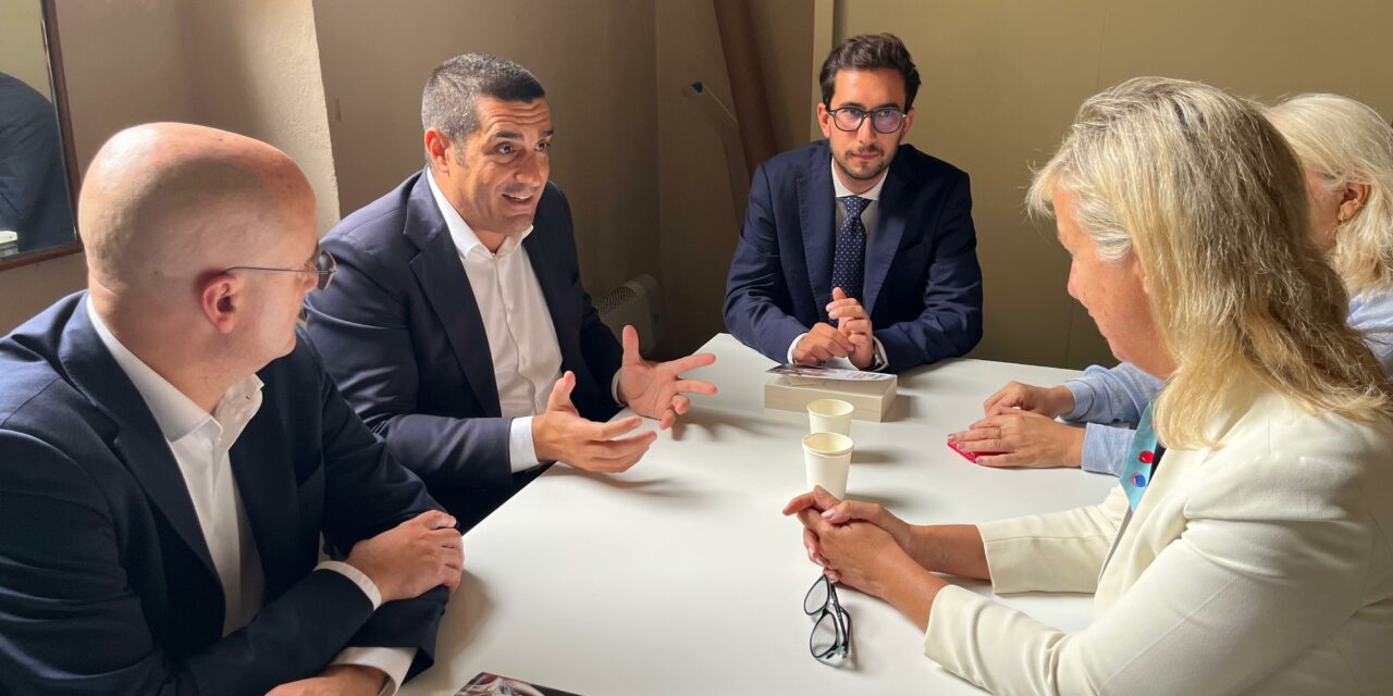INCONTRO IN MUNICIPIO CON IL PRESIDENTE DE PASCALE