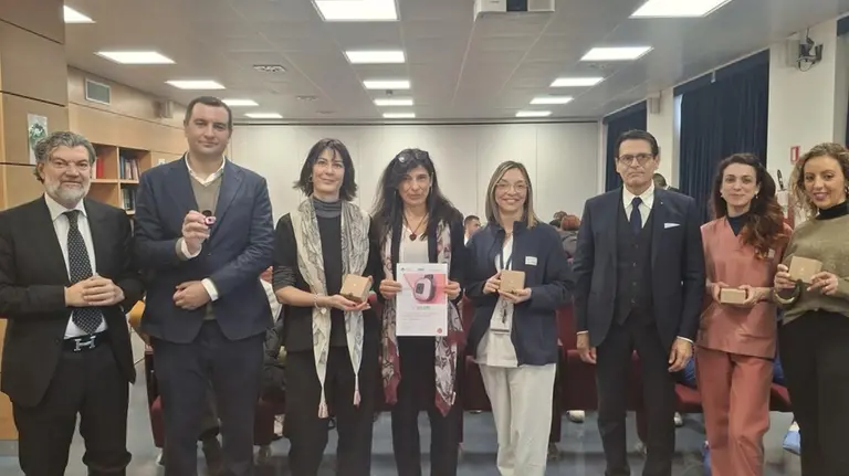 Dispositivo antiviolenza fornito ad oltre 700 lavoratrici