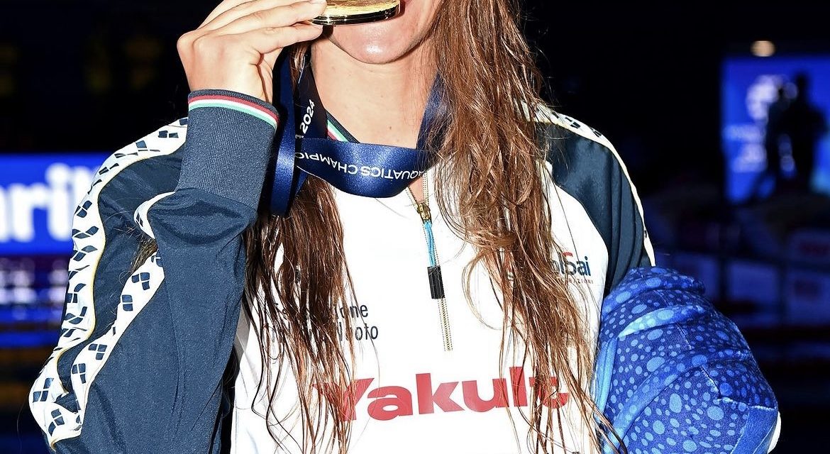 LA NUOTATRICE OLIMPICA SIMONA QUADARELLA NEL DISTRETTO CERAMICO