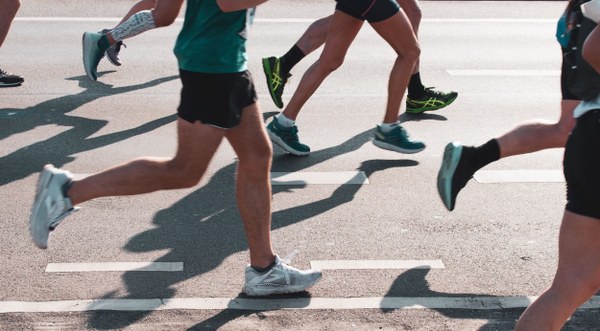 Sportinsieme in corsa e Corriformigine