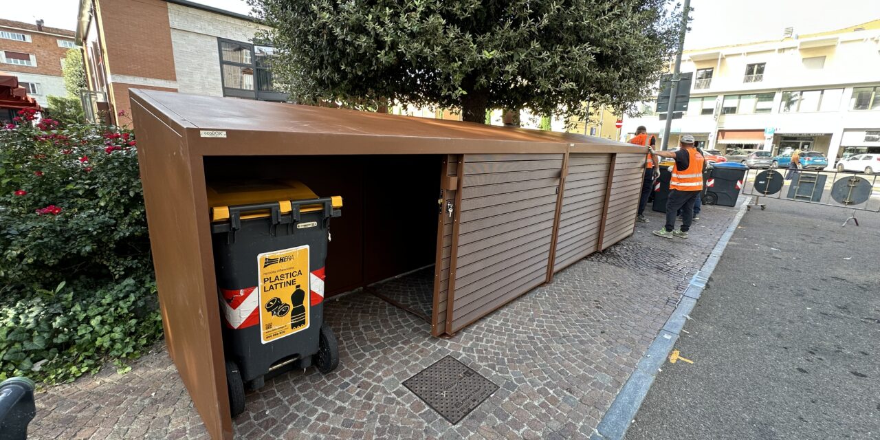 MARANELLO, INSTALLATI GLI ‘ECO-BOX’ IN PIAZZA LIBERTÀ:  RACCOLTA RIFIUTI PIÙ ORDINATA PER LE ATTIVITÀ COMMERCIALI