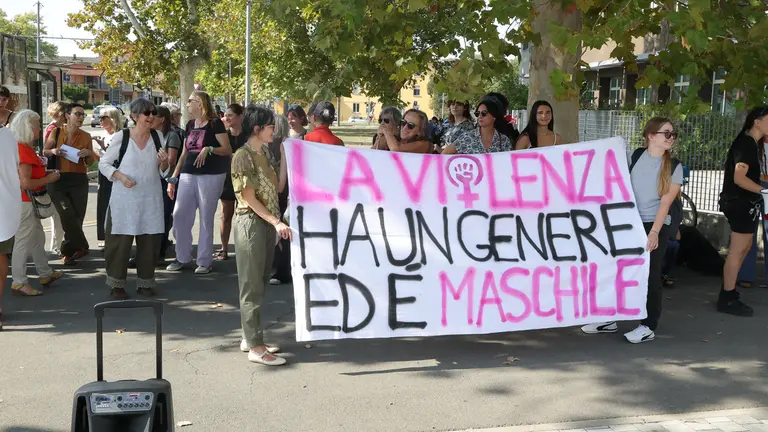 Tra le reazioni di solidarietà, la voce fuori dal coro di un consigliere PD