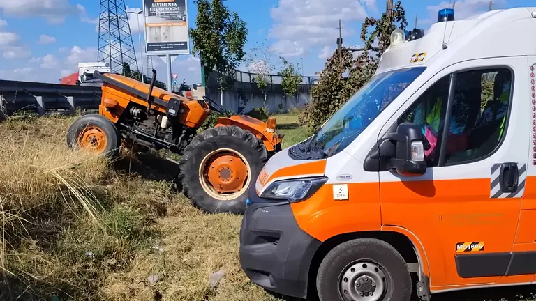 Trattore si ribalta, muore schiacciato l’uomo al volante