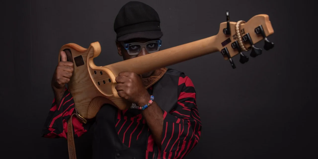 Al Teatro Carani il basso e la voce di Richard Bona, dalle radici africane ai ritmi latini