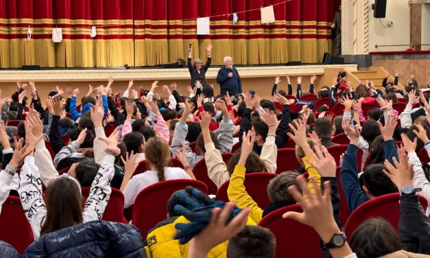 “TUTTI A TEATRO: LA NOSTRA AULA NON HA PIÙ PARETI”